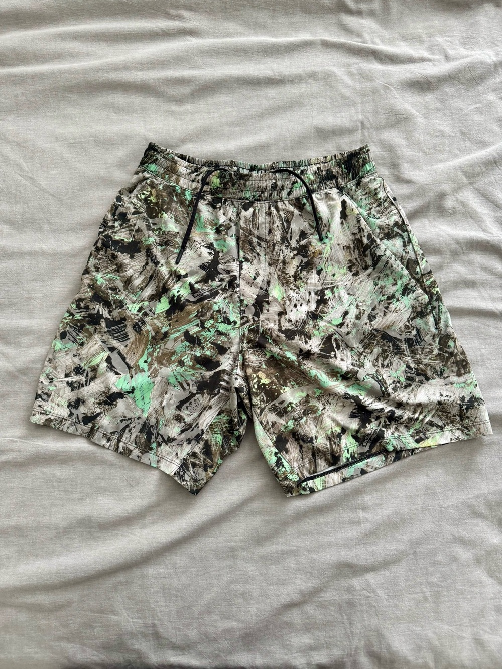 lululemon athletica Pace Breaker Linerless Shorts 7” in Impulse Green Multi